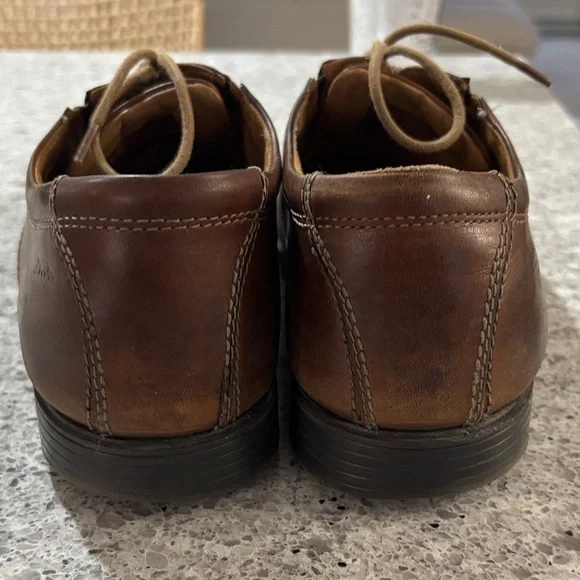 Clarks Men's Brown Leather Oxfords - Picture 5 of 11